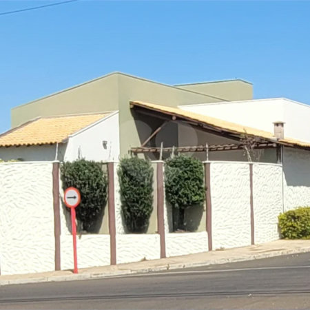 Casa Exclusiva com Pé-Direito Alto e Área Gourmet no Jardim Paraíso