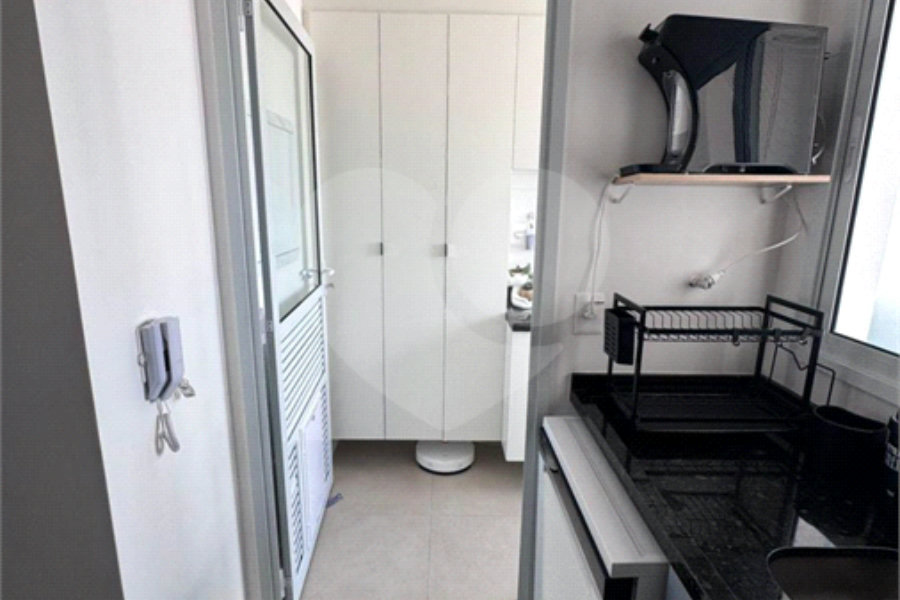 Apartamento á venda de 81m2 no Ipiranga com 2 dorms, 2 suítes, 3 banheiros, 2 vagas. Estuda permuta.
