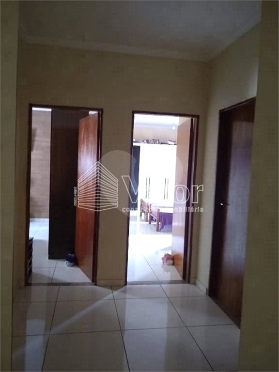 Casa Térrea com 3 dormitórios, sendo 1 suíte.