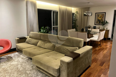 Apartamento de Alto Padrão à Venda na Mooca com 4 Dormitórios, 3 Suítes e 4 Vagas
