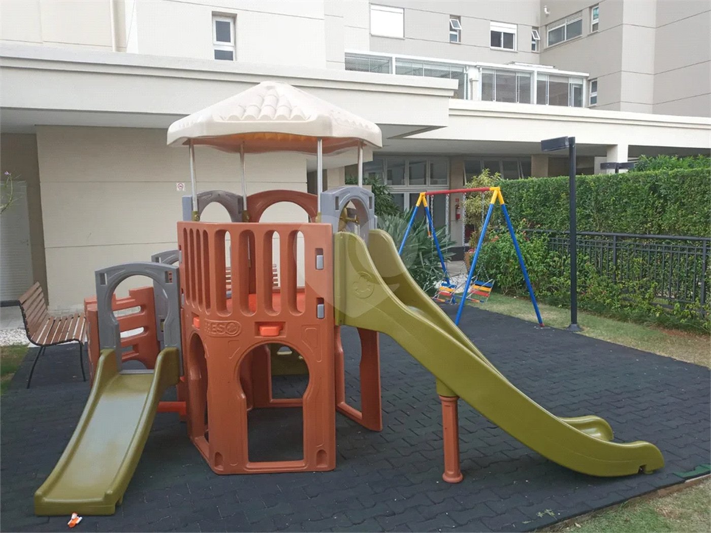 Apartamento 3 dormitórios, região do Campo Belo. Condomínio com laser completo.