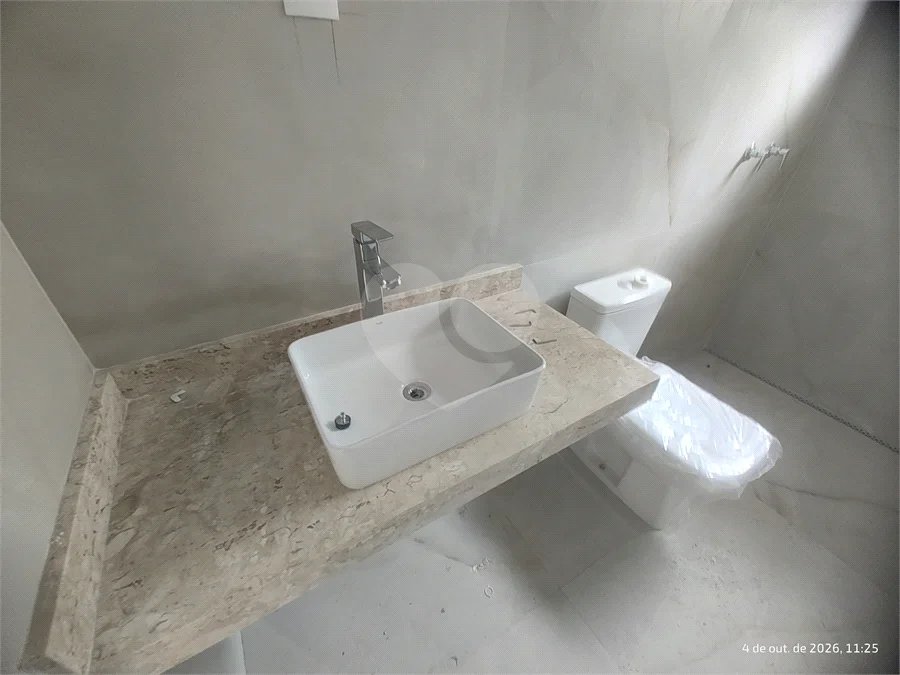 Casa exclusiva em Atibaia de alto padrão com 3 suítes, piscina, espaço gourmet, condomínio fechado, aceita financiamento
