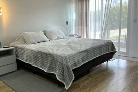 Condomínio London Park – Indaiatuba/SP - Uma casa simplesmente encantadora, em uma das posições mais desejadas do Condomínio London Park, com fundo para a mata, proporcionando privacidade, tranquilidade e uma conexão incrível com a natureza. Terreno: 318,12 m² - Área construída: 265,09 m²
