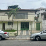 Procurando tranquilidade sem abrir mão da praticidade? Esta casa na Rua Diogo Ortiz oferece o equilíbrio perfeito.