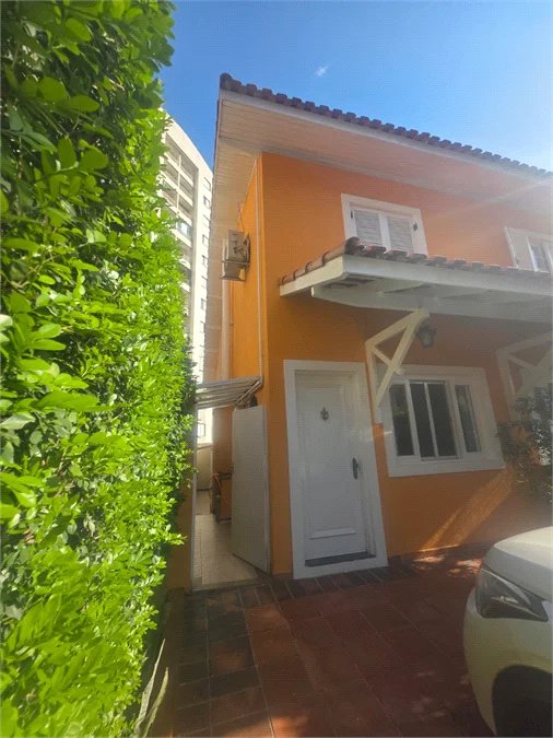 Casa à venda com 3 quartos, sendo 1 suíte,  no condomínio Vilagio Viccino, São Paulo - SP