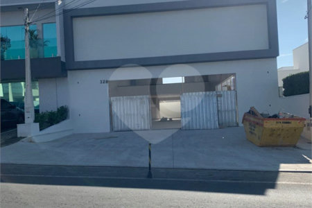 Indaiatuba - Galpão em frente ao Hospital Indaiatuba - Av Fábio Ferraz Bicudo - Locação - R$ 26.800,00 - Lote 360 metros - Área construída 375 metros - 05 vagas - 04 banheiros - 02 copas - finalizando acabamento.