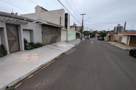 Casa com 3 dormitórios no Jardim Nova Santa Paula