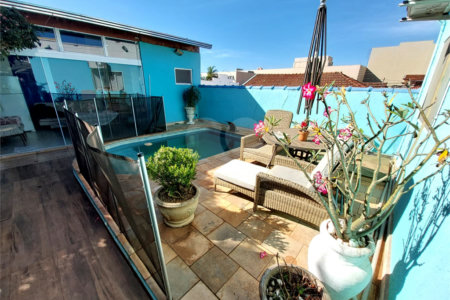 Casa residencial com ponto comercial a venda no Centro