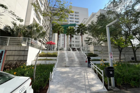 Conjunto comercial com 60m² , 1 banheiro , 2 vagas de garagem , à venda na Vila Leopoldina.