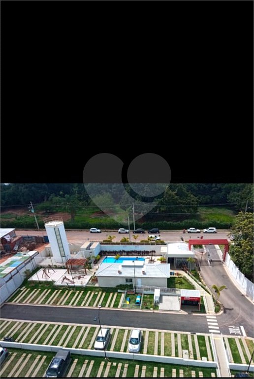 Apartamento no Condomínio Flor de Liz.