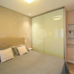Espaço, conforto e uma localização privilegiada fazem deste apartamento mobiliado no Baeta Neves, em São Bernardo do Campo, uma excelente opção para seu novo lar. Com 118 m², três dormitórios e quatro banheiros, o imóvel oferece ambientes amplos para acomodar a família e receber amigos com comodidad