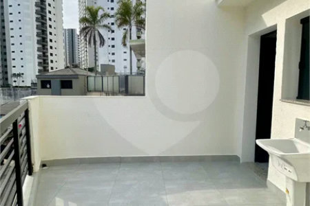 Sobrado com 3 andares, 350 m², 6 quartos, 2 suítes e 5 vagas para locação no Jardim Anália Franco!