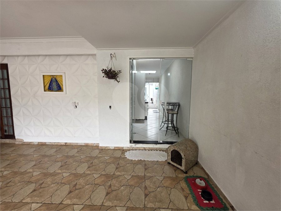 Casa térrea à venda no Douradinho com 2 quartos e edícula com mais dois quartos e 2 banheiros.