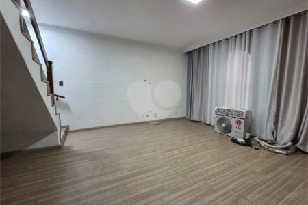 Sobrado Reformado 3 Dorms sendo 1 Suíte e 2 Vagas