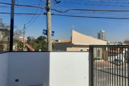 Sobrado novo com duas suites , duas vagas .
