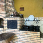 Sobrado à venda com 150 metros de área util e possui 3 dormitórios, sendo 1 suíte.