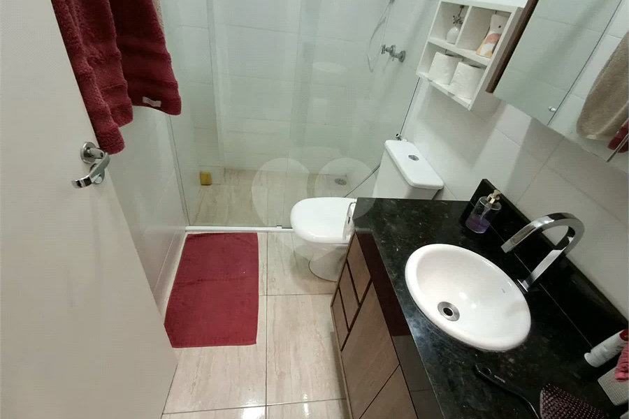 Casa à venda com 3 quartos, sendo 1 suíte, no condomínio Vila Arnoni, São Paulo - SP