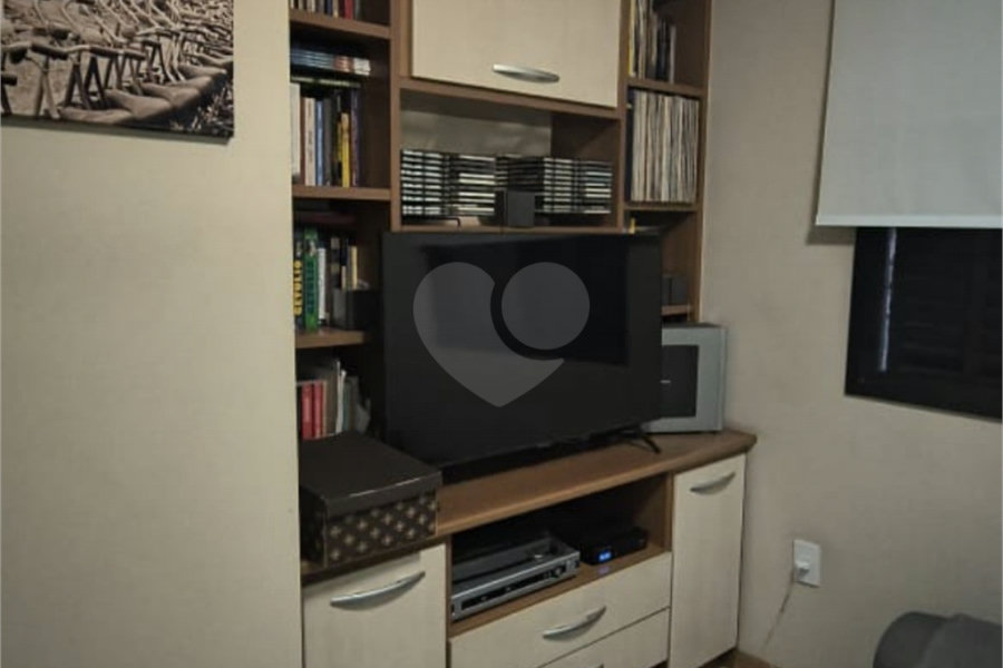 Oportunidade Imperdível: Conforto e Vista Privilegiada! ?Localizado estrategicamente em frente ao Tietê Plaza Shopping, este apartamento é o equilíbrio perfeito entre sofisticação e praticidade. 75m2 Área Útil com 3 Dorms , sendo 1 suite , com VAGA LIVRE DEMARCADA .