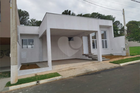 Casa em condominio em reta final de obras