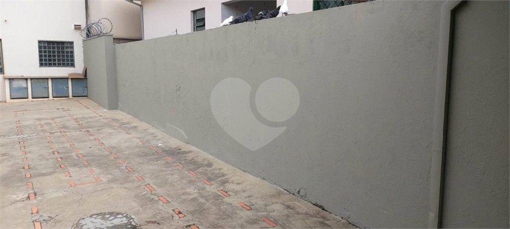 Prédio para venda com 6 kitnets.