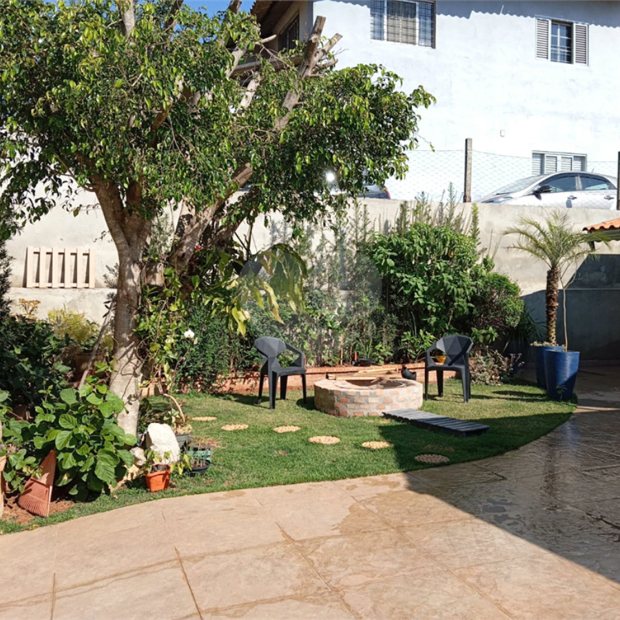 Linda casa com casa de piscina