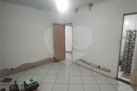 CASA LINEAR PRECISANDO DE REFORMA, 2 QUARTOS COM SUÍTE À VENDA, 121M² DE AREA CONSTRUIDA- CAMPO GRANDE