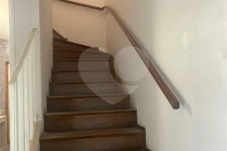 Casa comercial com 300m², 5 quartos, 2 vagas, para locação no Campo Belo!