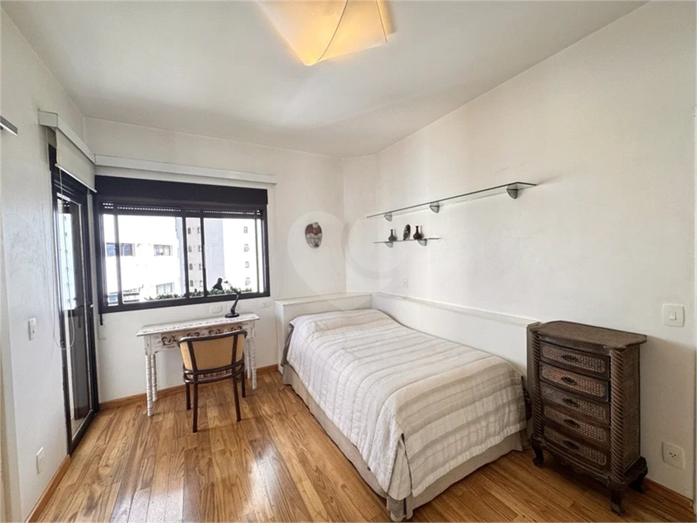 Higienópolis: Apartamento de 350 m2, 4 suítes, 5 vagas.