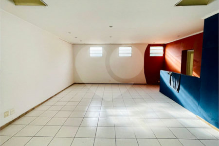 Linda casa com 600 m² e 6 vagas de garagem à venda próximo ao metrô Ana Rosa!!