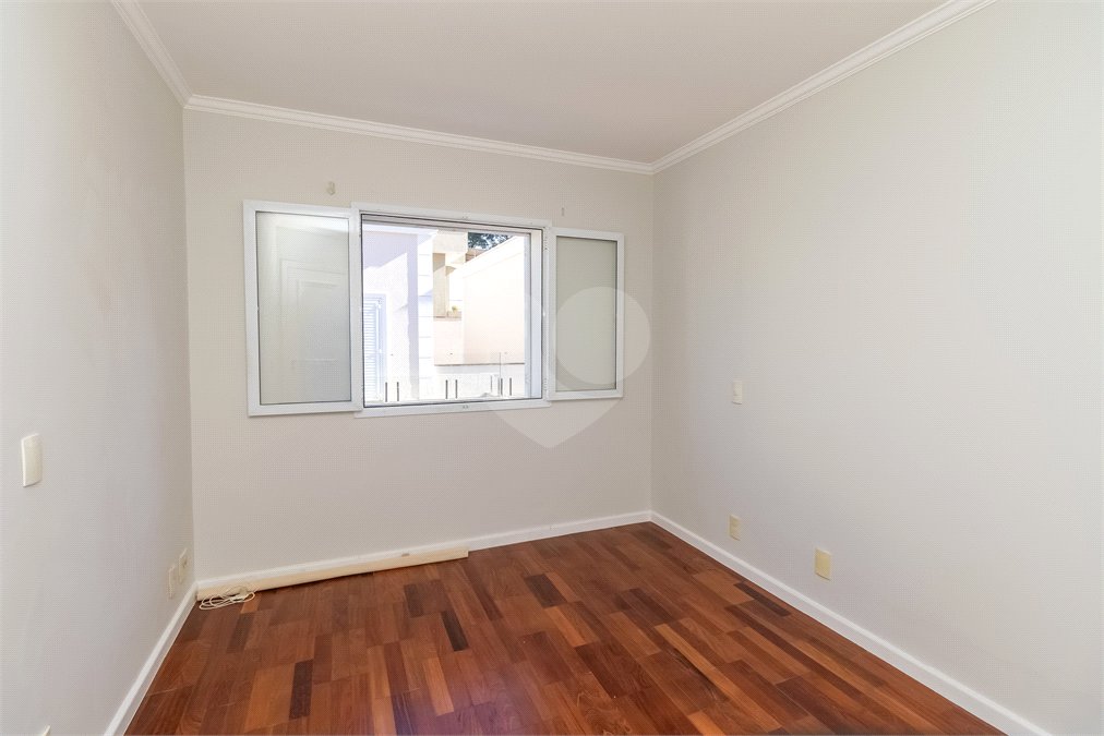 Casa à venda com 4 quartos, sendo 2 suítes, no condomínio Stephanie, São Paulo - SP