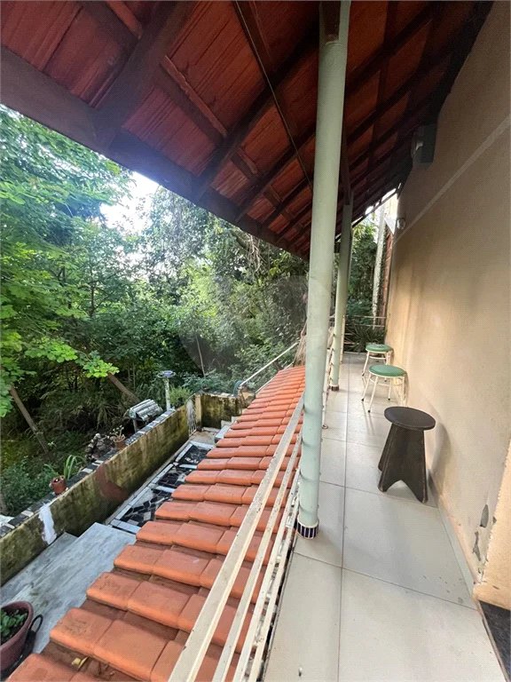 Casa ampla no bairro Terra Rica com 3 pavimentos e excelente estrutura.