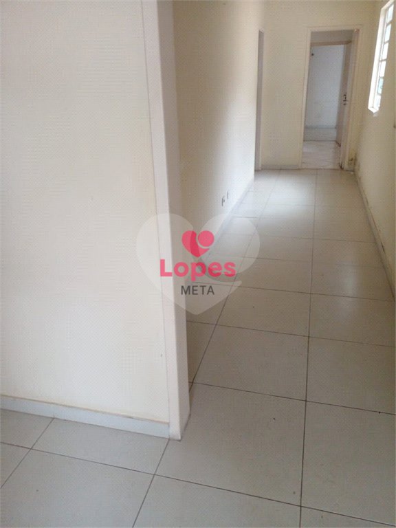CASA A VENDA 200M², 2 QUARTOS,1 BANHEIRO,2 VAGAS, BAIRRO VILA EMA SÃO JOSÉ DOS CAMPOS/SP.