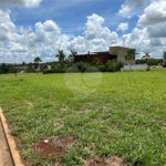 Terreno no condomínio Damha Golf em frente área de lazer com 1.404,40 m²