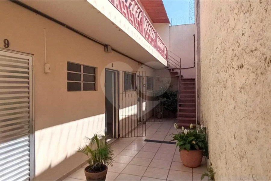 Oportunidade imperdível. Excelente opção de Investimento em Sobrado Comercial a Venda na Lapa. Único na Região.