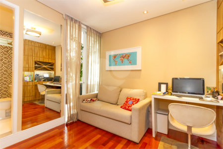 Apartamento de Alto Padrão no Campo Belo para venda com porteira fechada, com 4 dormitórios suítes e 4 vagas com lazer de club.
