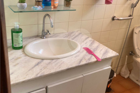 Vende-se excelente casa próxima ao Centro