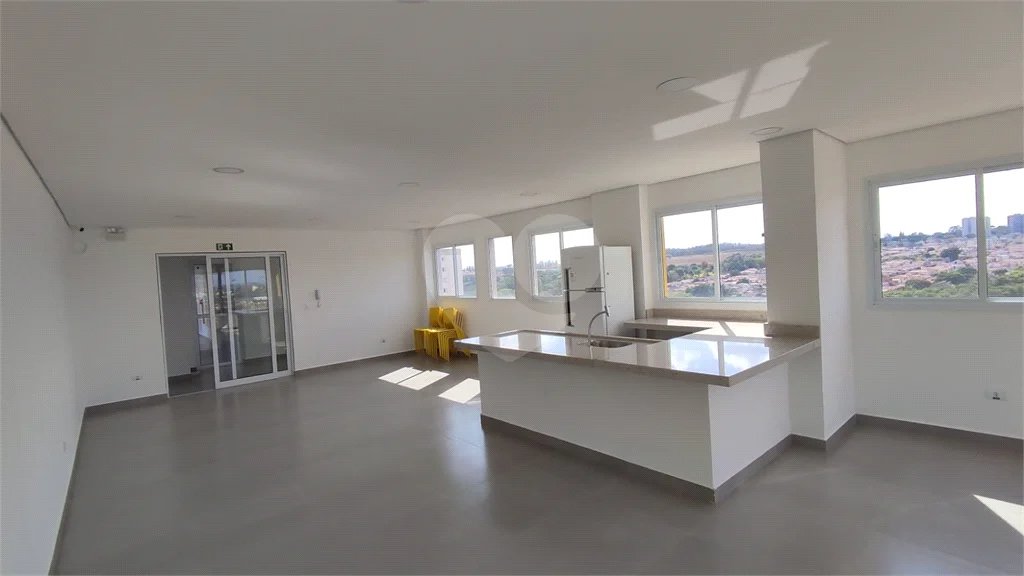 Vende-se apartamento no Edifício Residencial Flor do Ipê