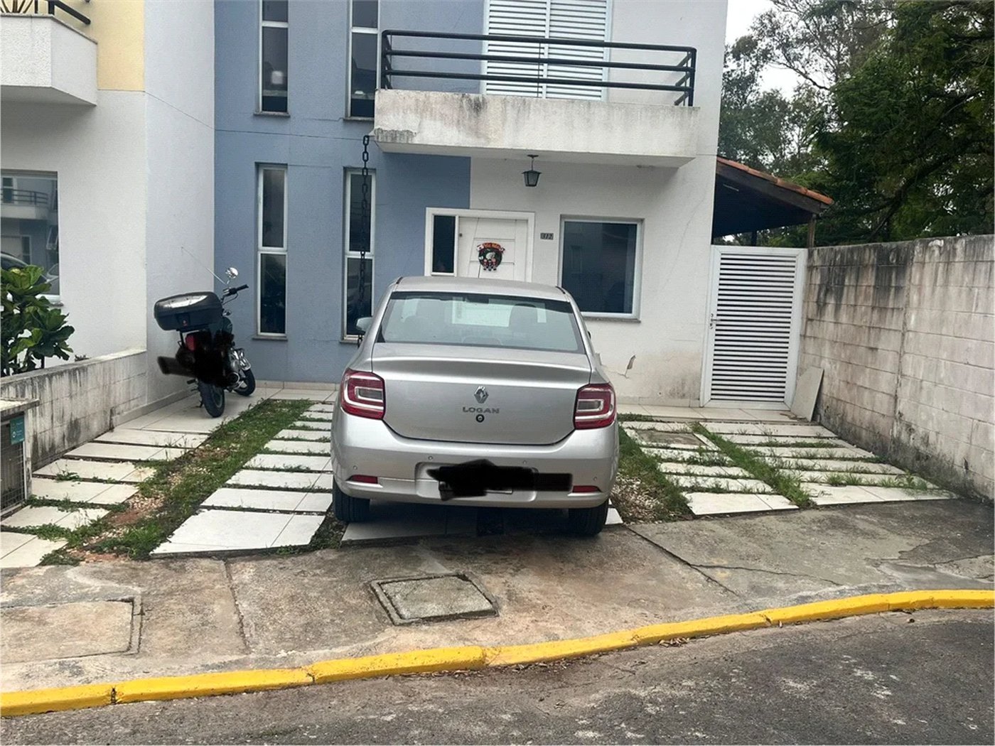 Casa à venda com 3 quartos, sendo 1 suíte, no condomínio New Village, Cotia - SP