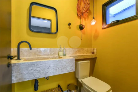 Sobrado à venda com 4 quartos, sendo 1 suíte, em Vila Cruzeiro, São Paulo, SP