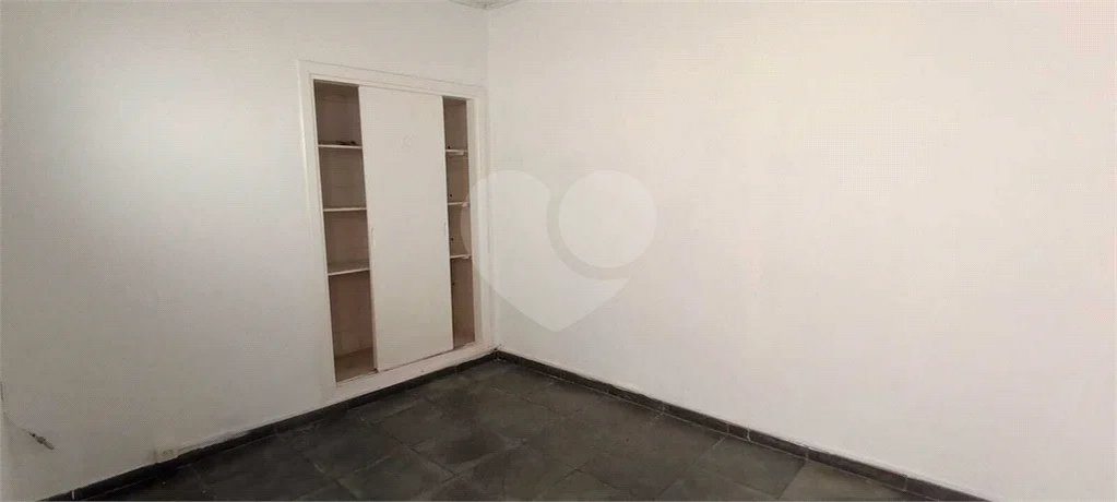 Oportunidade imperdível. Excelente opção de Investimento em Sobrado Comercial a Venda na Lapa. Único na Região.