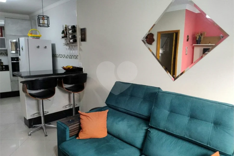 Vende-se Sobrado com 2 Suítes em Condomínio Fechado – Vila Ré