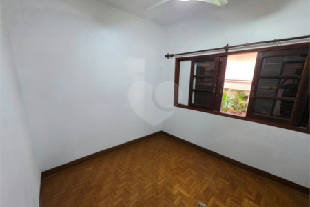 Casa Térrea 5 quartos bem localizada com piscina.