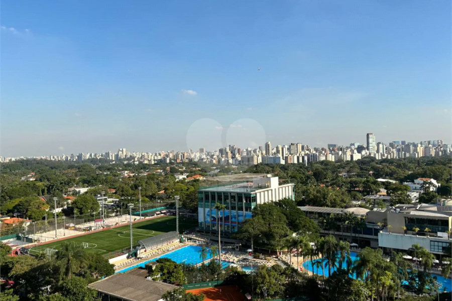 Cobertura duplex com terraço e vista em Cerqueira César
