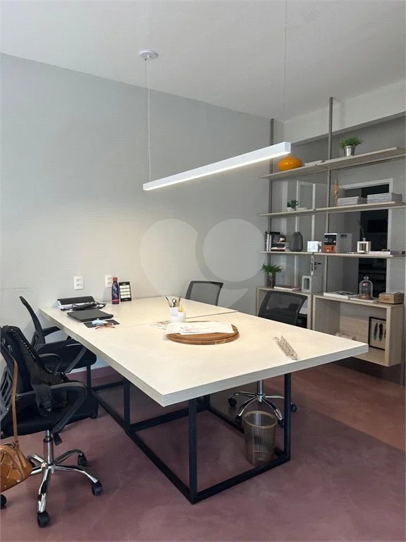 Sala comercial para venda ou locação na Avenida Paulista. 68m2