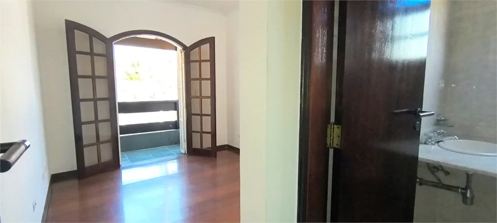 Casa à venda com 187m², 3 quartos, 2 suítes e 2 vagas de garagem próximo à USP