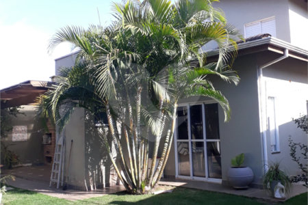Sobrado à Venda no Condomínio Picollo Villagio com mobilha