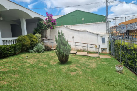 Casa comercial para locação no Centro