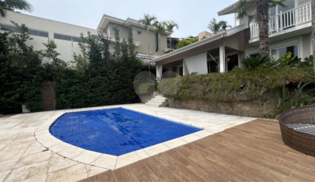 Casa à venda com 4 quartos, sendo 2 suítes,  em Condomínio Porto Atibaia, Atibaia, SP