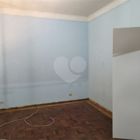 Casa Térrea com 3 dormitórios.