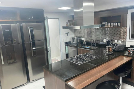 Condomínio clube, Apartamento na Mooca com 204 m² Com 3 suítes e 4 Vagas.